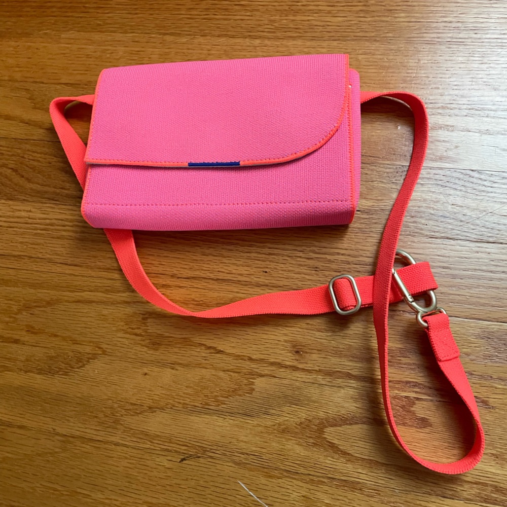 EUC Island Pink Rothy’s Belt Bag
